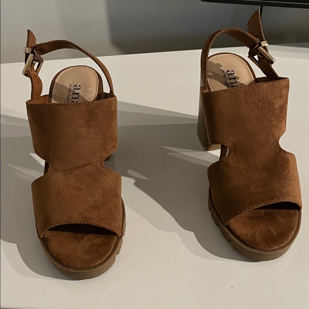 a.n.a‎ Brown Suede  chunky bohemian Women's Sandals Size 7.5